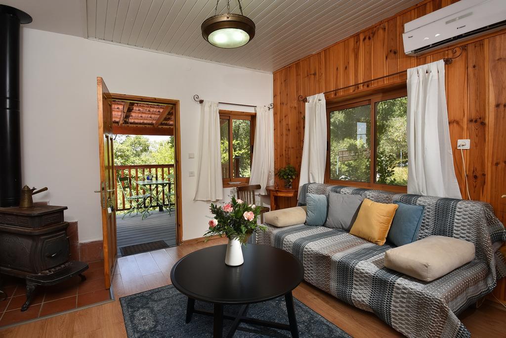Zimmers At The Forest Amirim Chambre photo