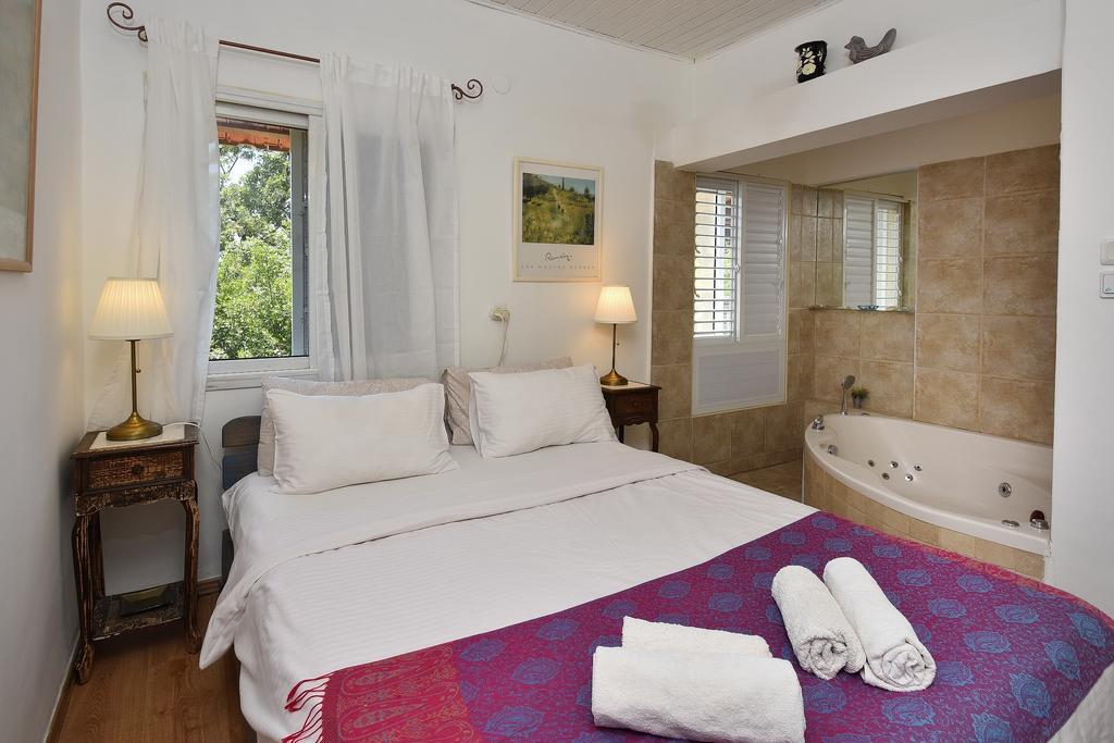 Zimmers At The Forest Amirim Chambre photo