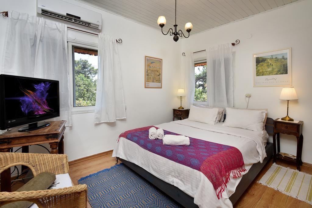 Zimmers At The Forest Amirim Chambre photo
