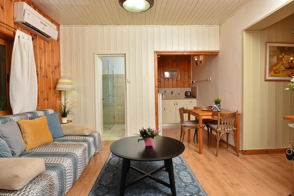 Zimmers At The Forest Amirim Chambre photo