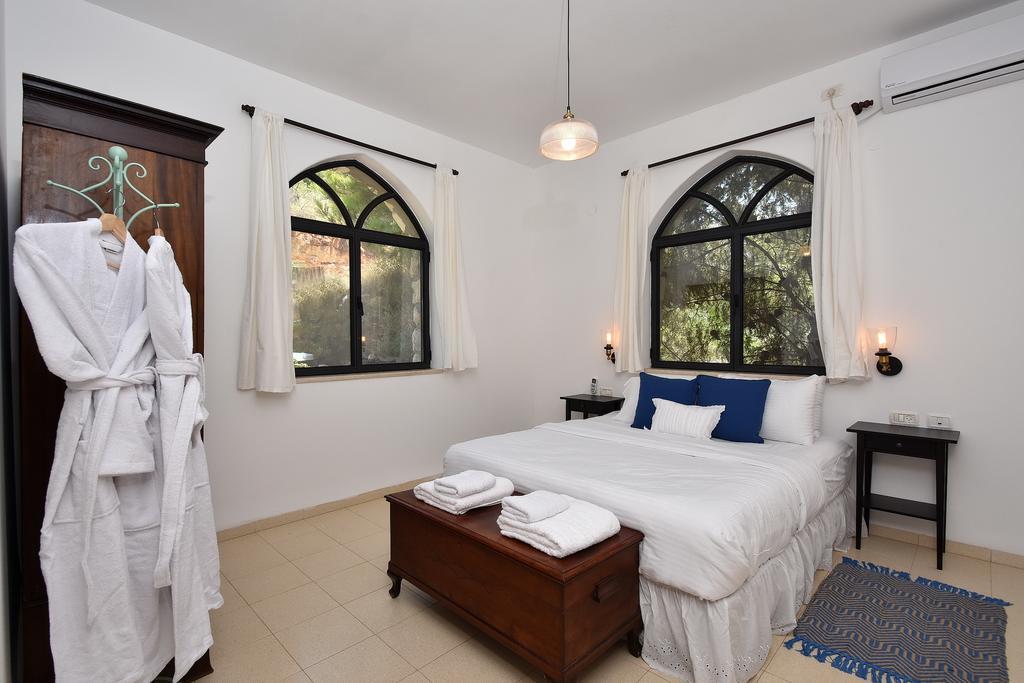 Zimmers At The Forest Amirim Chambre photo