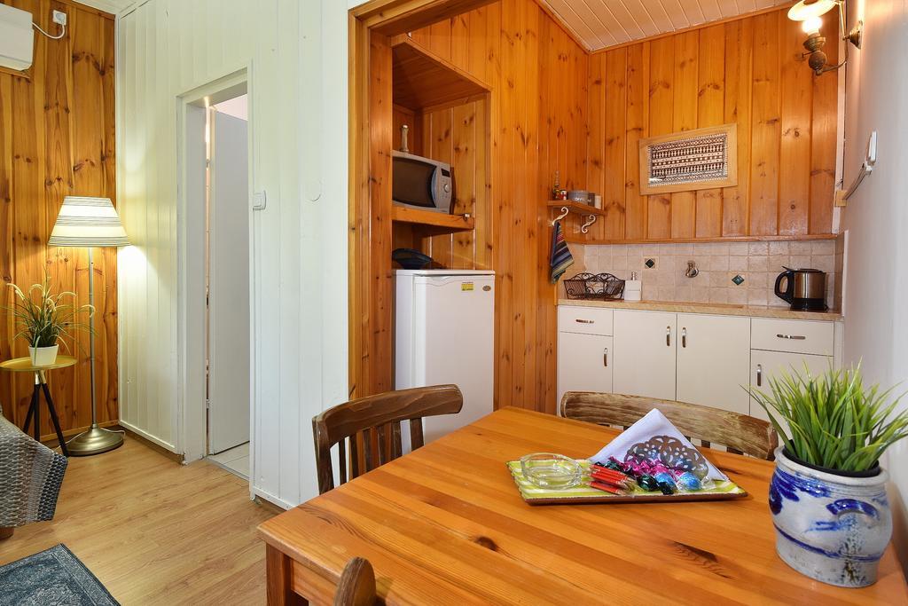 Zimmers At The Forest Amirim Chambre photo